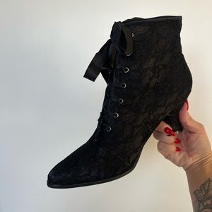 BNIB Ellie Ankle Bootie Size 8